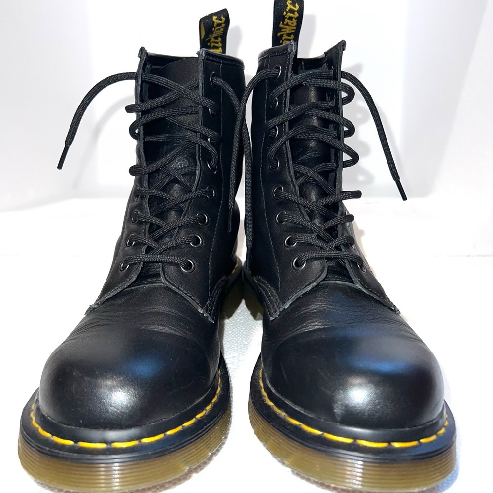 Dr. Martens 1460W - 11821 Originals right-eye lace up boot combat